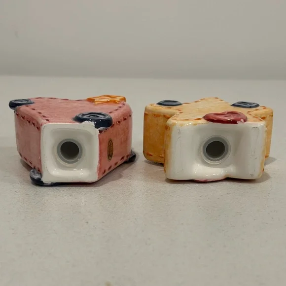 Pfaltzgraff Crafty Christmas Figurine Salt and Pepper Shakers - Picture 7 of 7